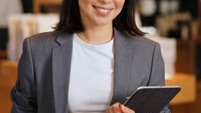 都市情感剧场：深夜食堂的邂逅与告别